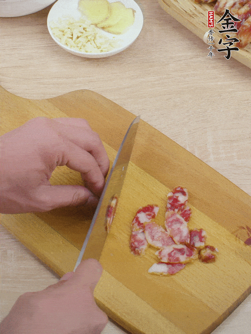 非凡娱乐
土香肠切片。